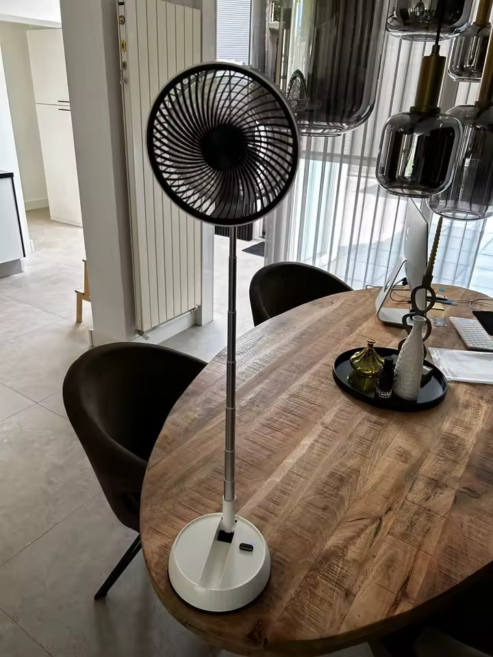 Ventilateur sur pied pliable portable contre la canicule au bureau et en chambre sans fil