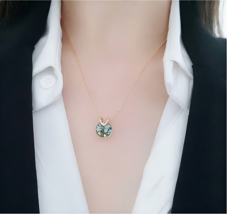 Swarovski Bella Summer necklace new box