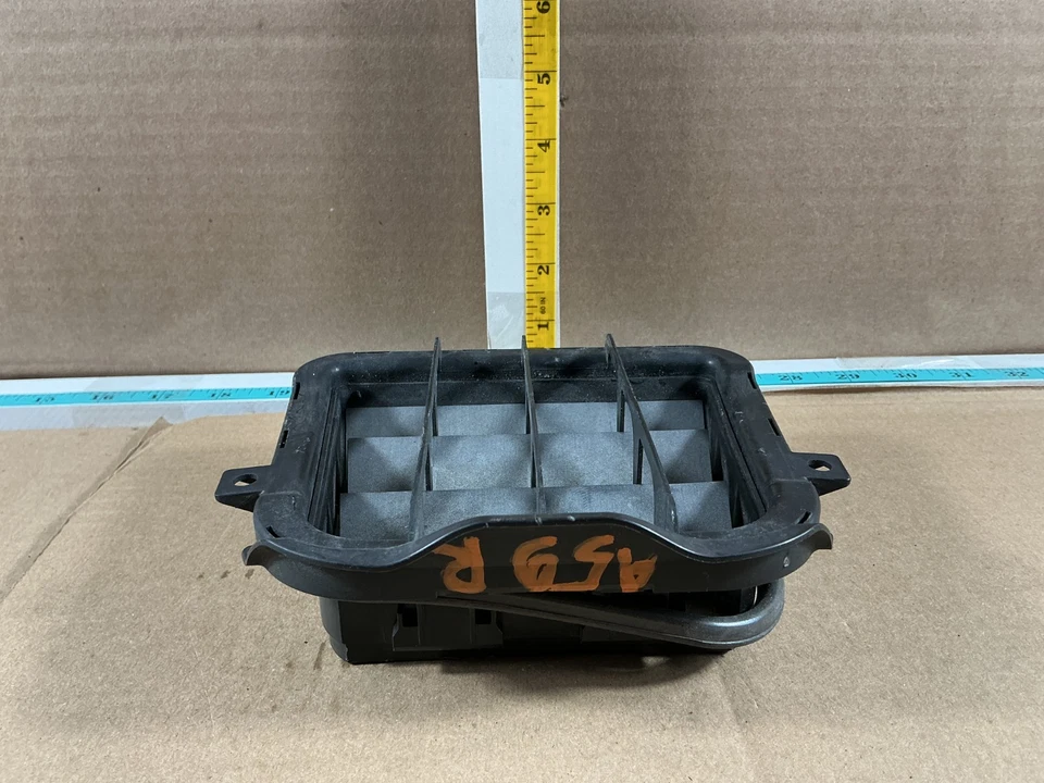 Parrilla de ventilación de presión de aire panel cuarto trasero derecho Audi A7 Quattro 2012-2018 OEM Foto 2 de 4