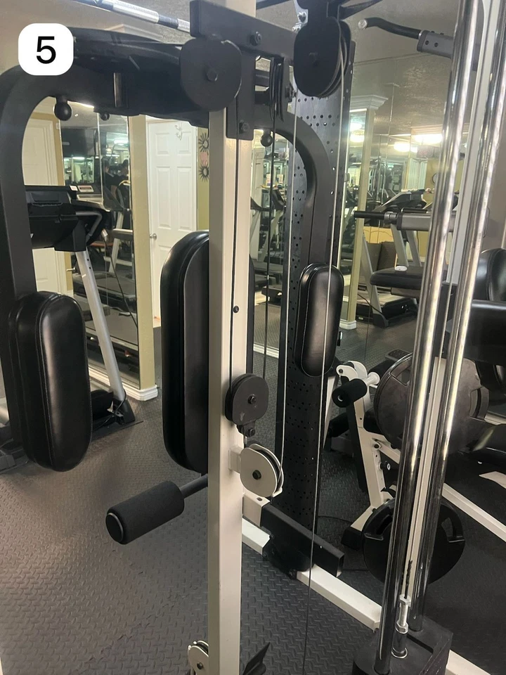 Cables de máquina Smith con pesos incorporados de 140 kg + pull-up + push-up + banco pre Foto 3 de 4