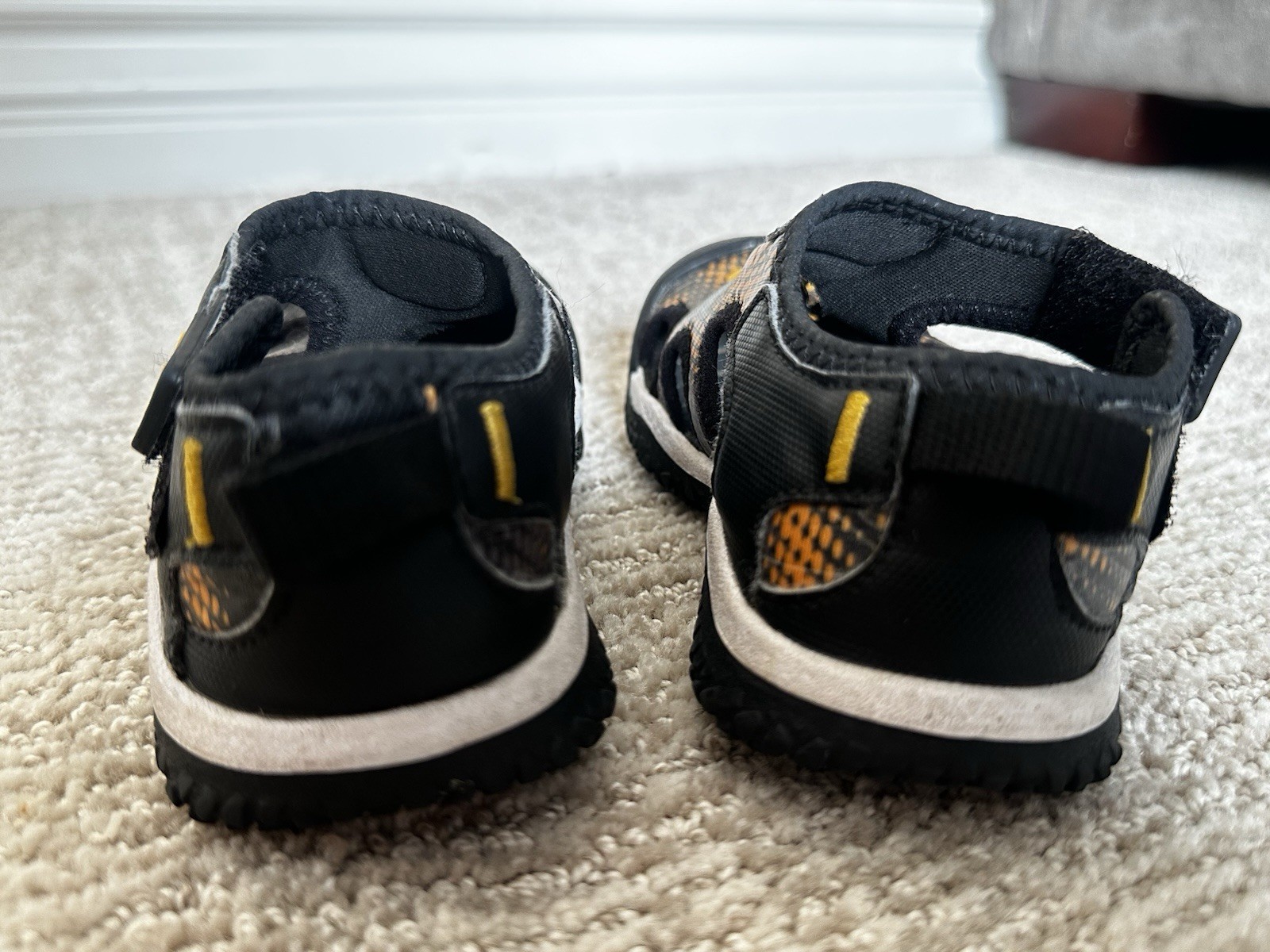 Sandali Keen unisex bambini acqua calzino punta chiusa nero giallo taglia 8 giovani