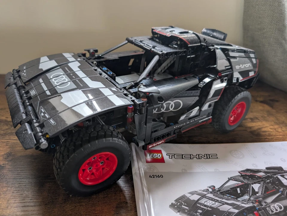 LEGO Technic 42160 Audi RS Q e-tron, photo 2 of 3