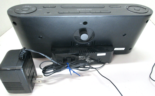 Base AM/FM/iPod Sony ICF-C1PMK2 negra con iPod Touch - Imagen 3 de 5
