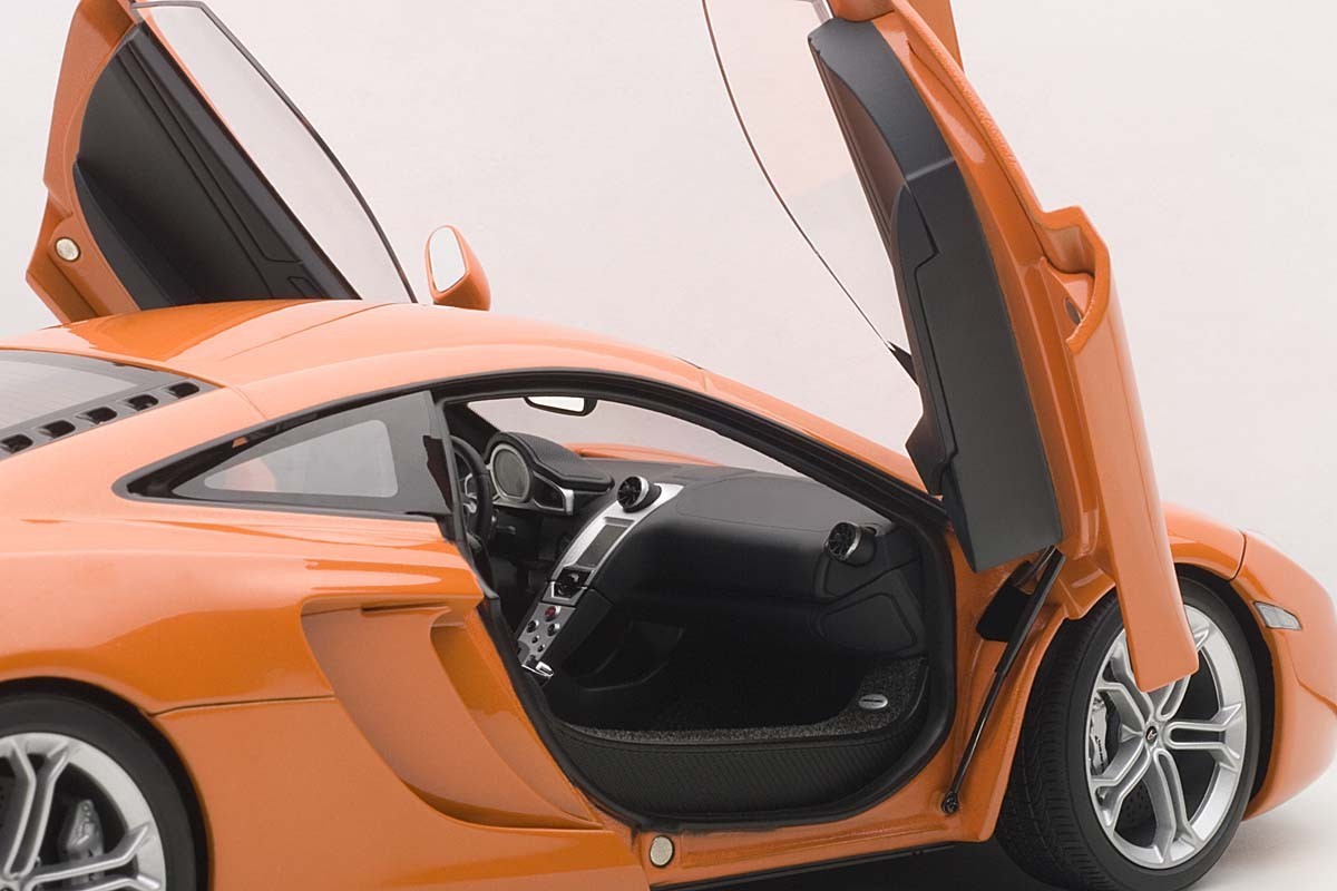 McLAREN MP4-12C METALLIC ORANGE 1:18 by AUTOART 76006 NEW IN