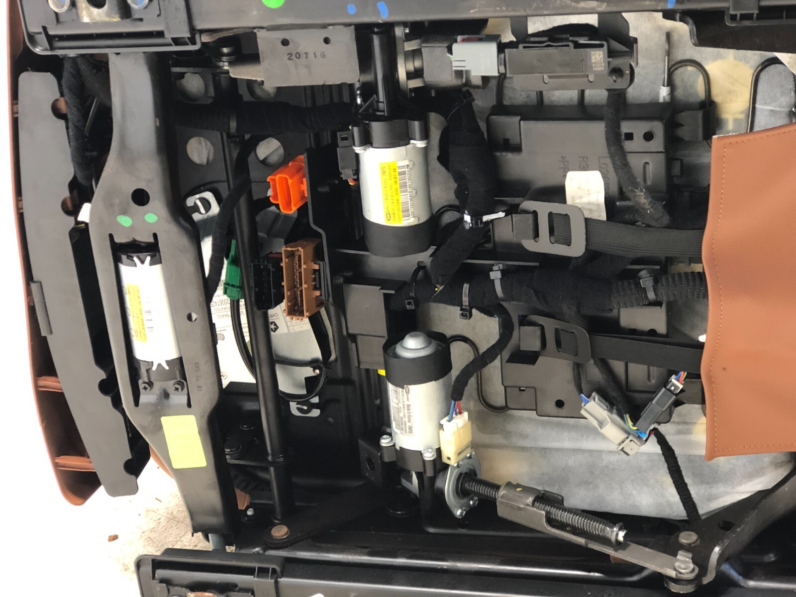2017-2020 MASERATI LEVANTE LEFT DRIVER FRONT HEATED LEATHER SEAT OEM.