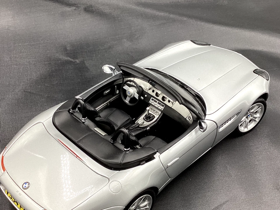 Kyosho 007s BMW Z8 "World is Not Enough Movie" escala 1:18 Inv. #0095 Foto 4 de 4