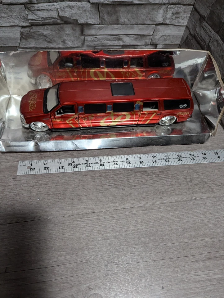Maisto Playerz escala 1:24 Ford Excursion limusina modelo de coche fundido a presión Foto 3 de 4