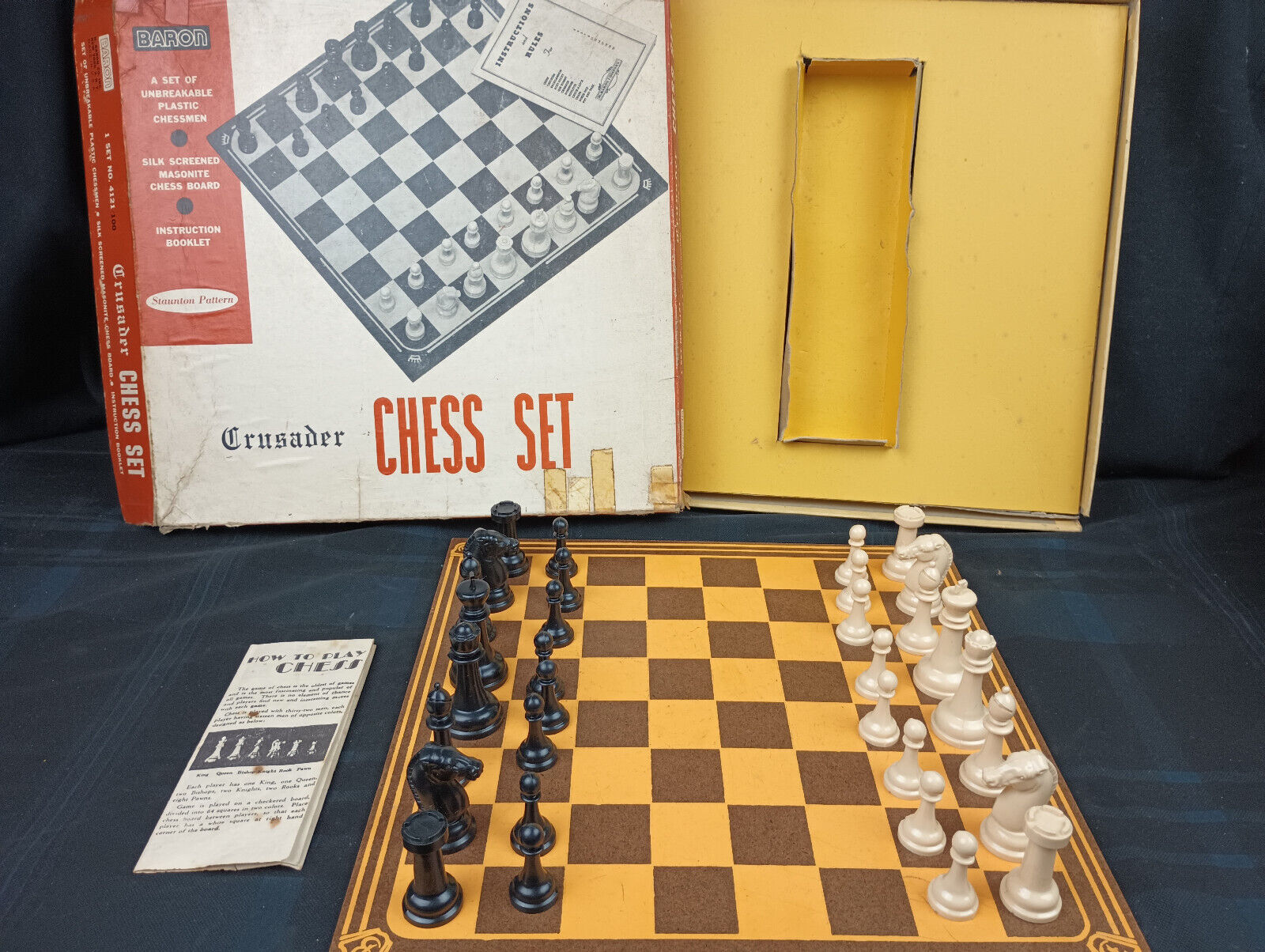 Vintage 1960s Magnetic Chess Game