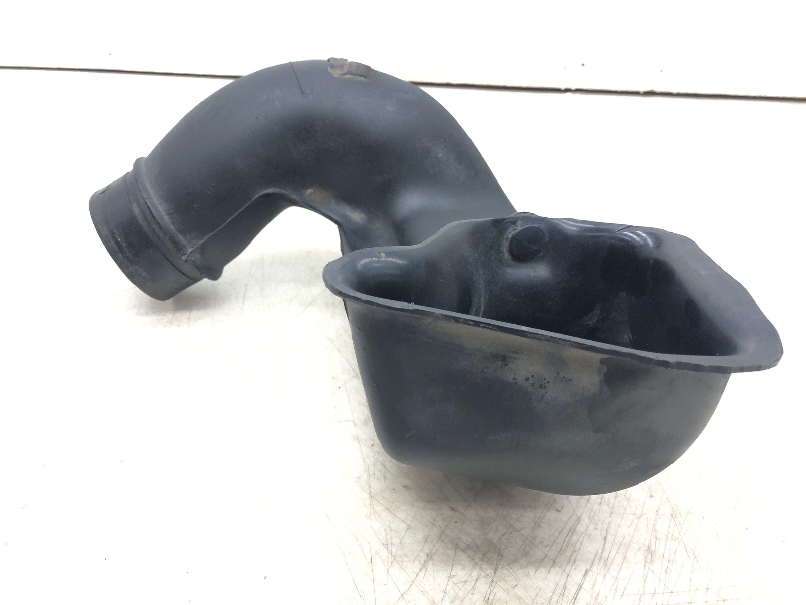 ASTON MARTIN RAPIDE 6.0L 5.9L ENGINE LEFT SIDE AIR INTAKE DUCT TUBE HOSE PIPE