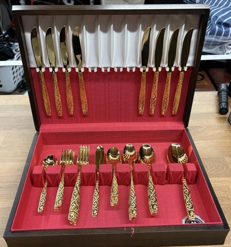 Americana Golden Heritage Scroll Silverware Service For 8 + Extras Unused In Box