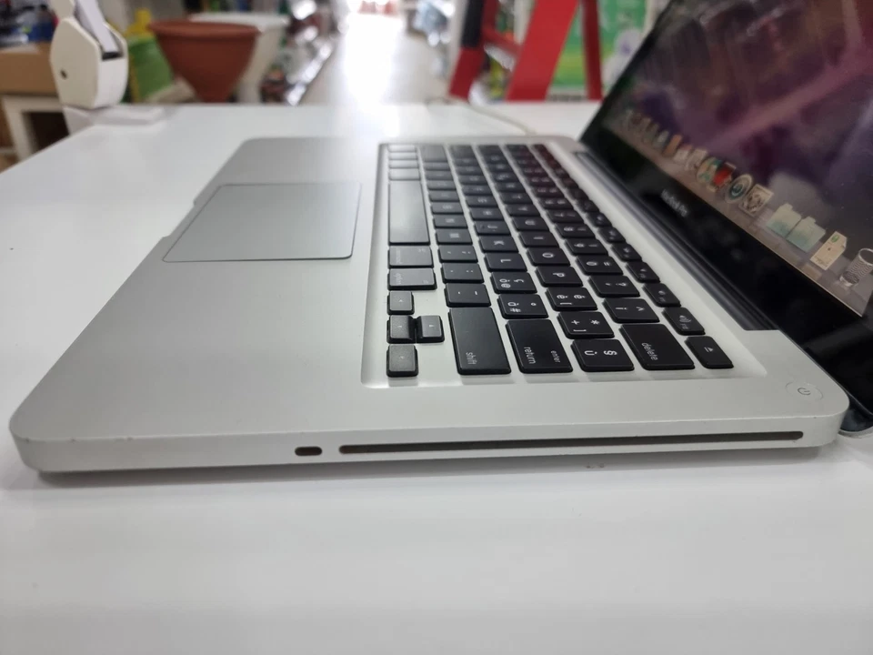 Apple MacBook Pro 13" A1278 Mid 2009 – SSD 128GB – 4GB RAM – Batteria Nuova - Immagine 2 di 4