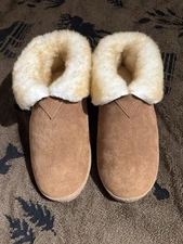 New Old Friend Mens Sheepskin Bootee Moccasin Slipper Size 9 Wide No Box
