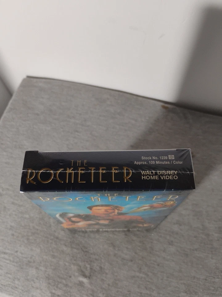 DISNEY'S The Rocketeer 1992 VHS w/Watermark *NEW/SEALED* Timothy Dalton - Image 4 of 4