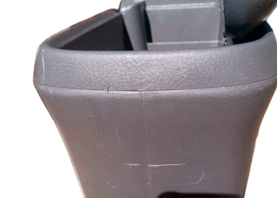 TOYOTA CELICA GT/S 2000-2005 CONSOLA CENTRAL REPOSABRAZOS, PORTAVASOS, ALFOMBRILLA DE ALMACENAMIENTO. Foto 3 de 4