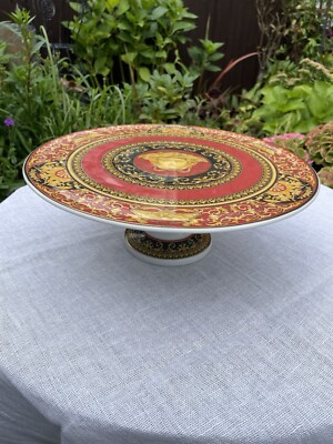 Versace Medusa rot Tarteteller auf Fuß