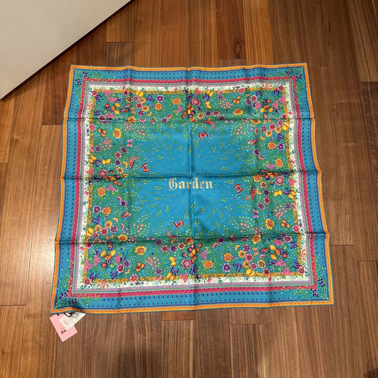 Écharpe pashmina châle soie 34x34 GUCCI Garden Exclusive neuve avec étiquette authentique   RARE