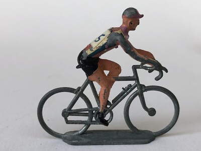 Superbe ancien LOT DE 4 CYCLISTES en PLOMB ou ALU
