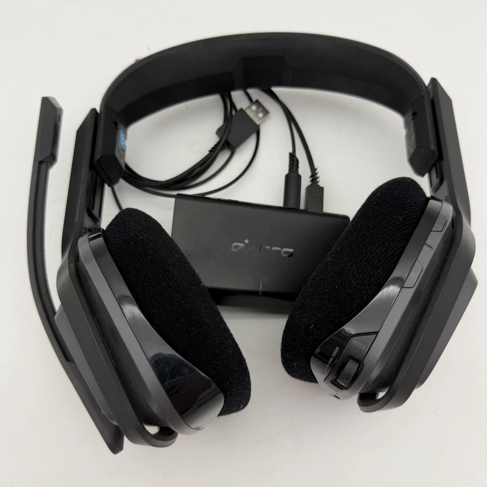 Astro A20 Wireless Gaming Headset - Black/Green W/ Transmitter Box - Image 2 of 4