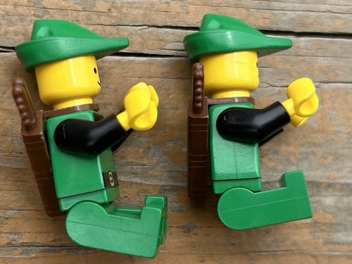 Lot Of Two Vintage LEGO Black Collar Forestman Minifigures & Accesories - Picture 3 of 4