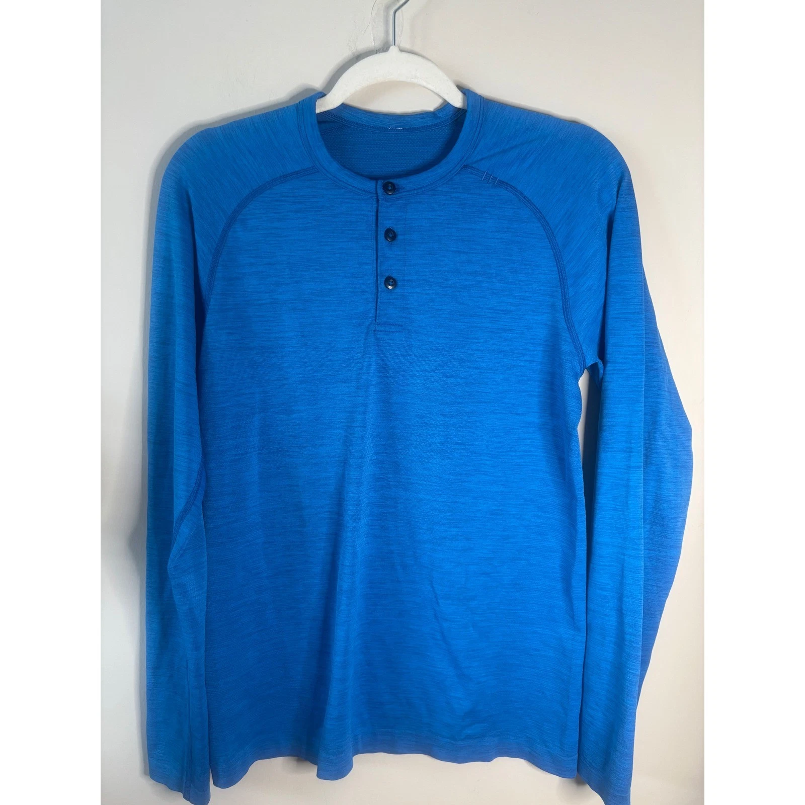 Lululemon Mens Long Sleeve Athletic Shirt Blue Crew Neck Quick Dry Performance