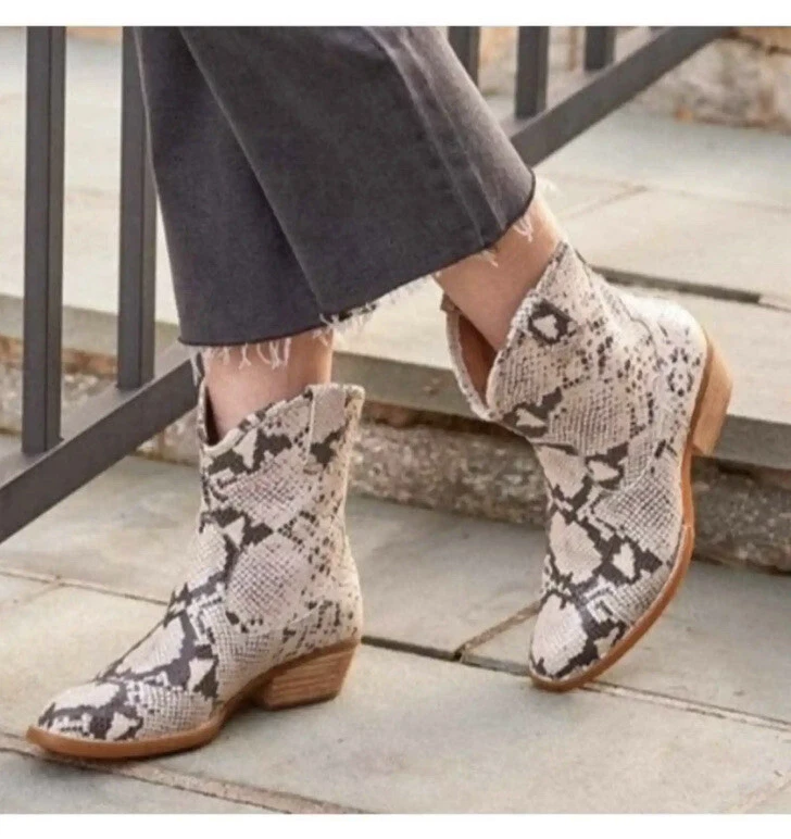 Born wynd boots sale