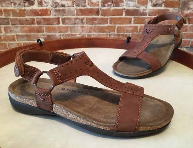 Sandali Keen Cafe Au Lait in pelle marrone Kaci Ana con cinturino a T da donna 10 5 41 NUOVI