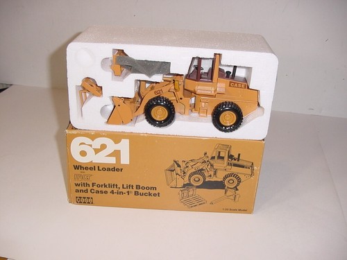 1/35 CASE 621 Wheel Loader by NZG NIB! Never Displayed! - Picture 4 of 4