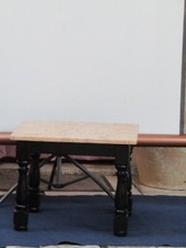 Tavolino quadrato in legno colore nero e marmo Italia Epoca 1970 circa