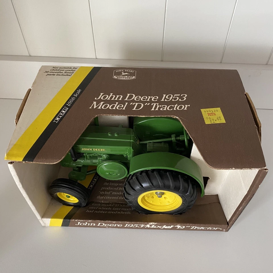 John Deere 1953 Model D Tractor Die-Cast Metal 1/16th Scale ERTL Vintage #5596 - Image 4 of 4