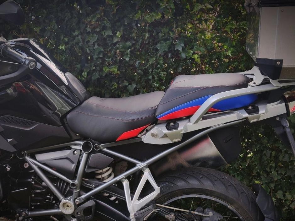 Housse de siege antiderapante BMW R1200GS accessoire selle moto Top Sellerie France