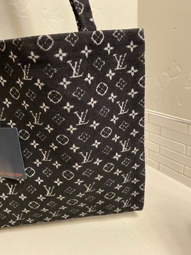 Louis Vuitton GWP VIP Tote - Soft Black w/white Logo Tote, Satin Lining - Picture 4 of 12