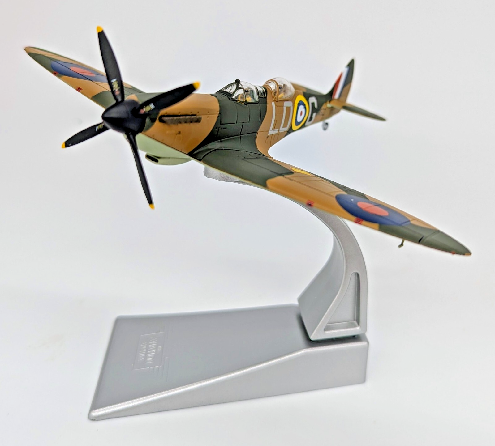 Corgi Supermarine Spitfire T.9 SM520 / LO-G (G-ILDA) Goodwood Aerodrome AA29203