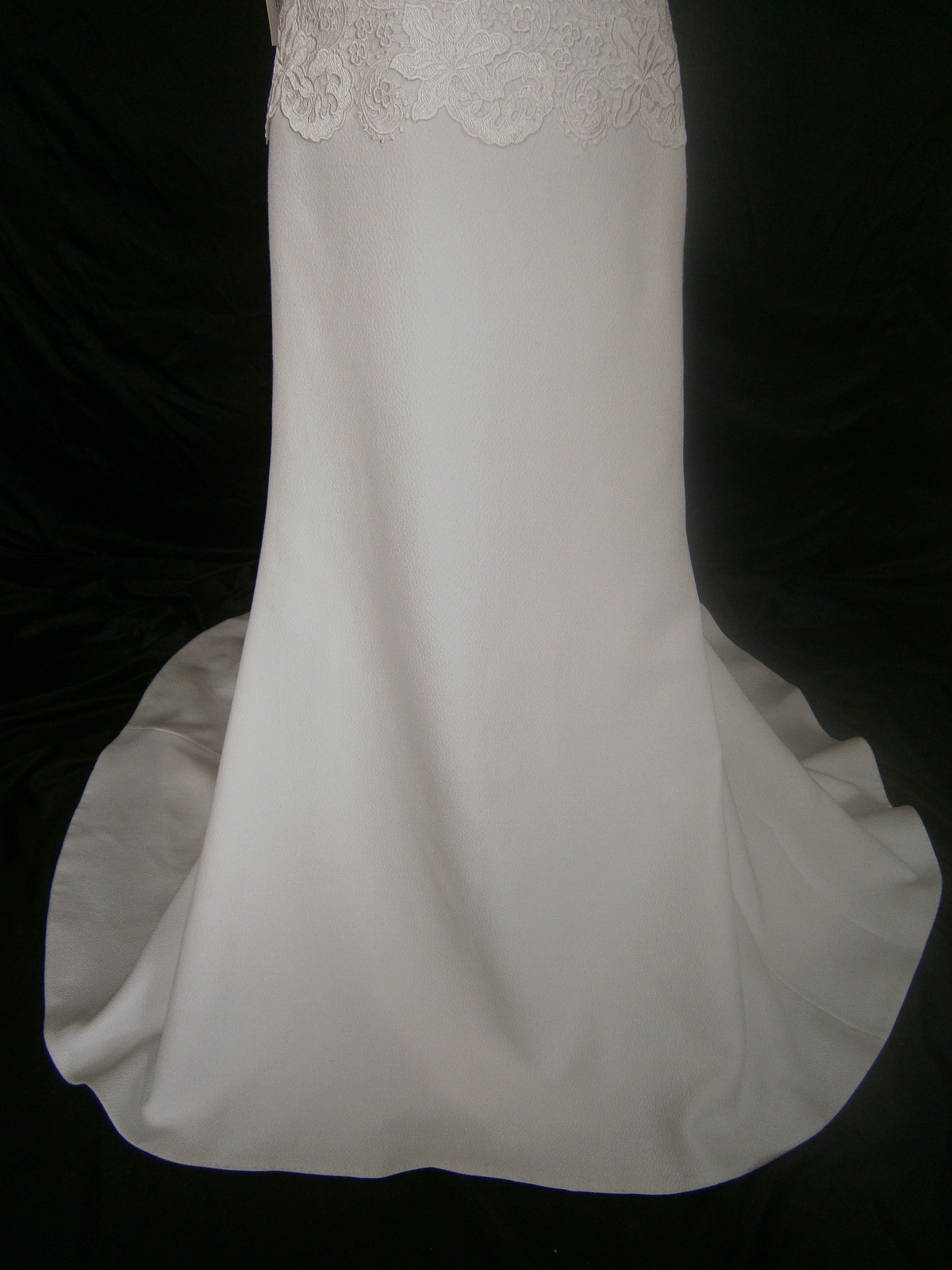 Raimon Bundo Wedding Dress 10 Ivory A-line Design Pattern Lace Romantic Gorgeous image 7