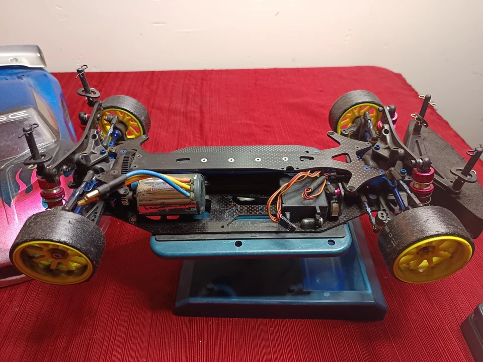 Vintage Team Associated TC4 Roller Full Carbon Fiber Chassis 4WD Drift Car - Image 2 of 4