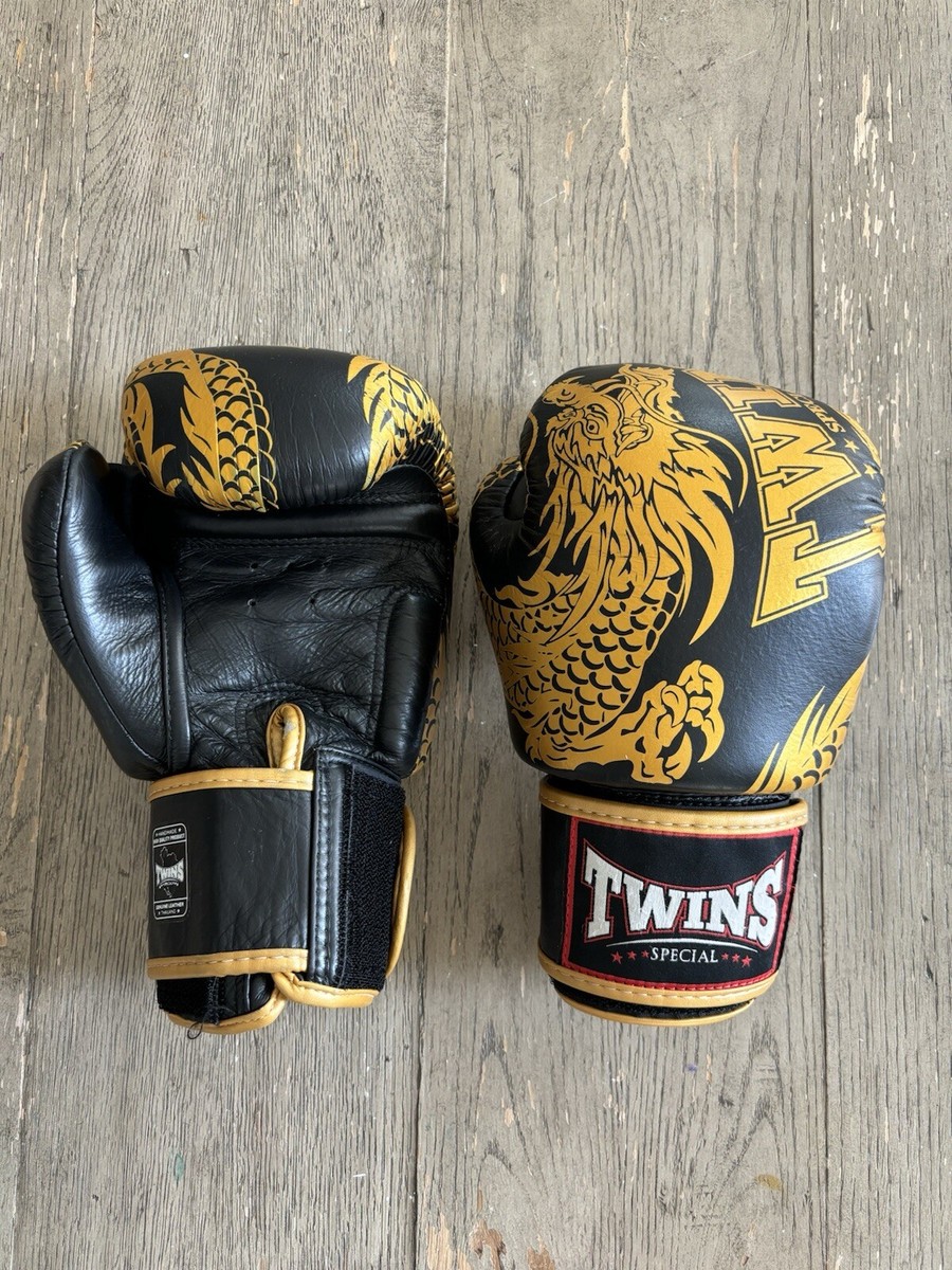 ガーディアンズ　グッズ　GOLD GLOVE Twins Special Muay Thai Style Gloves 8 oz Gold Dragon From