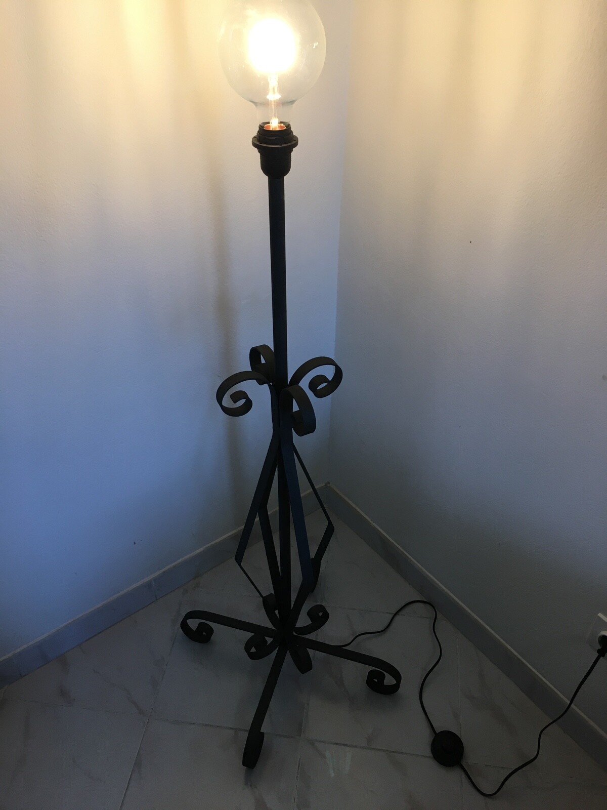 Lampada da terra in ferro foto 3