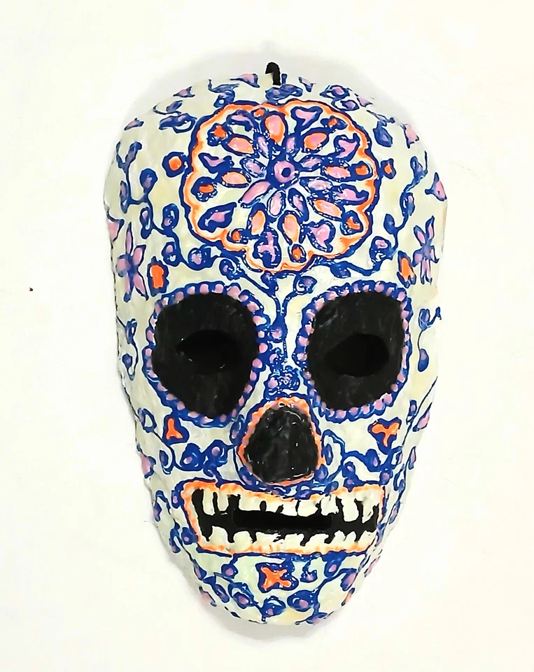 Day of the Dead 骷髅面具在黑暗中发光 - 一种糖头骨 — 第 2/4 张图片