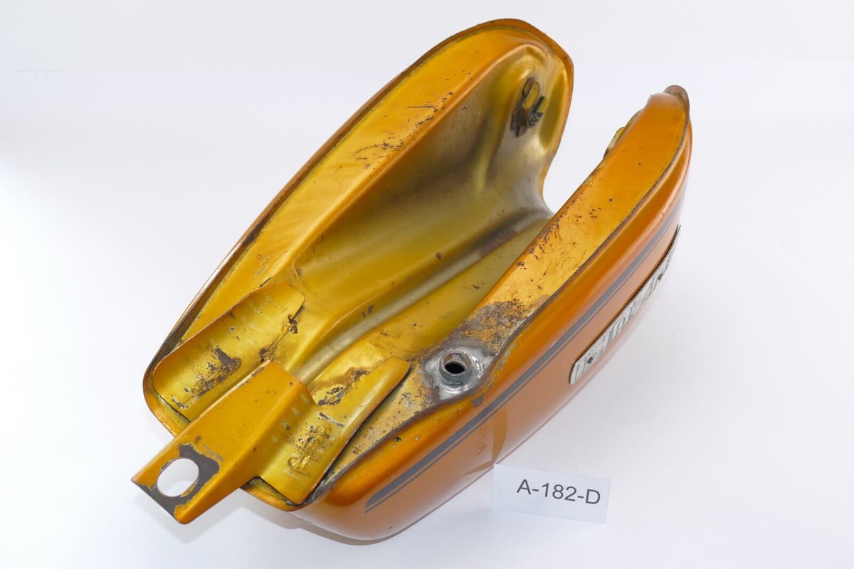 SUZUKI GT250 タンク Suzuki GT 250 MY 1973 - 1977 - Petrol Tank Fuel Tank A182D