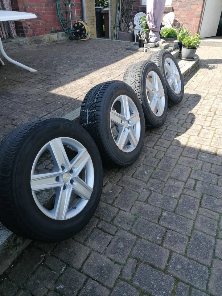 4 Michelin Winterreifen mit Alu-Felgen 225/55 R17  106H Extra Load - Bild 2 von 4