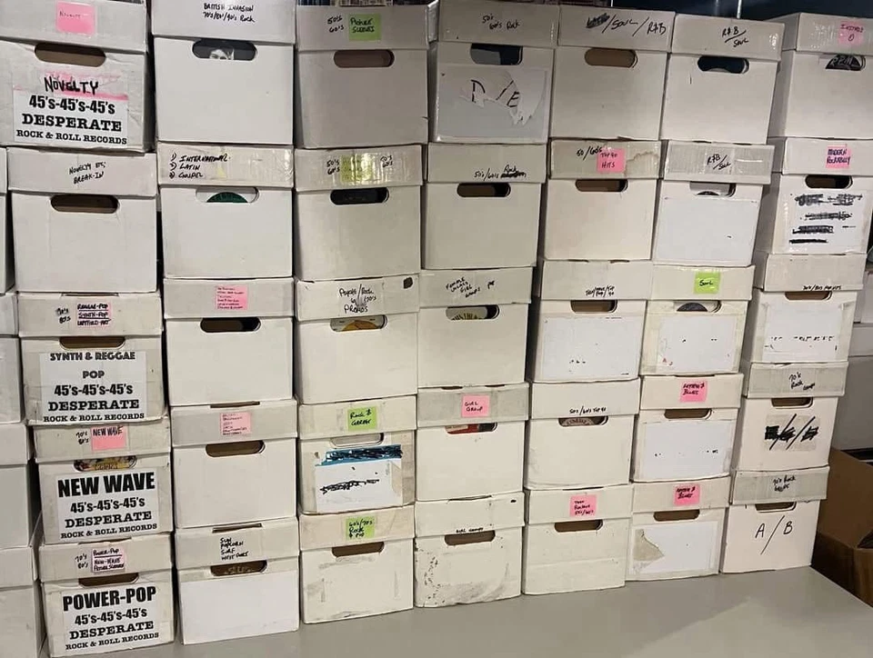 Лот из 50 случайных виниловых пластинок 45 об/мин из закрытого магазина пластинок штата Делавэр! - Изображение 4 из 4