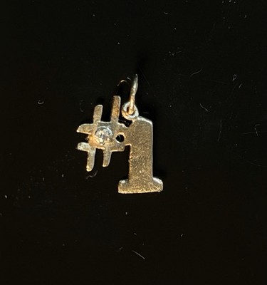 14K Gelbgold Nummer Eins Charm Anhänger Diamant 1/2 Zoll und 0,39 Gramm