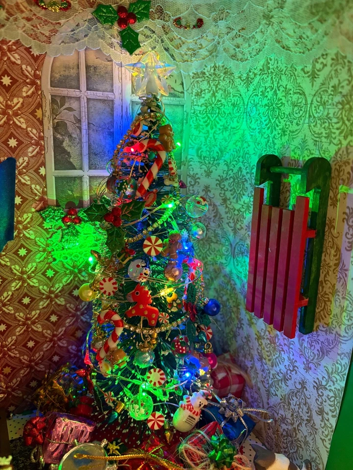 OOAK Handcrafted CHRISTMAS DIORAMA With Lit Fireplace and Decorated Tree 1:12 - Image 2 of 4