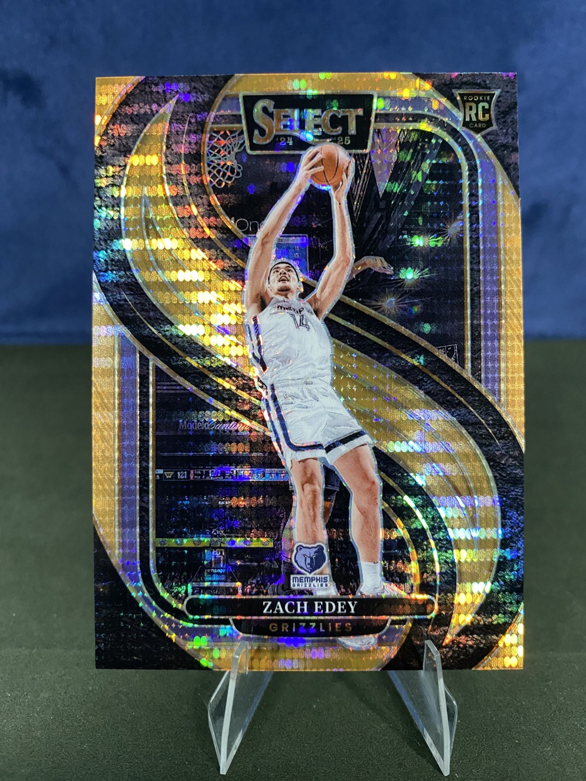 2024-25 Panini Select Premier Level Zach Edey Neon Orange Pulsar Prizm /18 (RC)