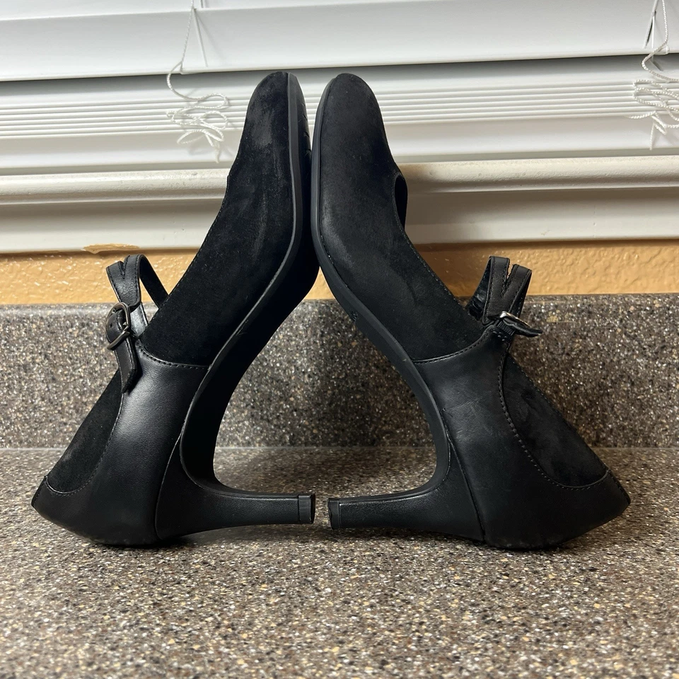 Sapato Clarks Collection Mary Jane Salto Conforto Feminino 9M Preto Camurça Clássico Bomba - Imagem 4 de 4