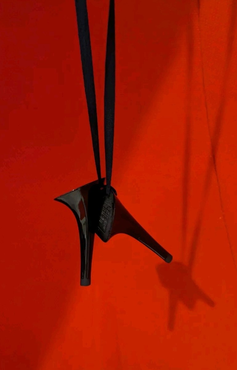 Maison Martin Margiela X H&M - / Black Broken heel necklace Maison Martin Margiela X H&M - / Black Broken heel necklace