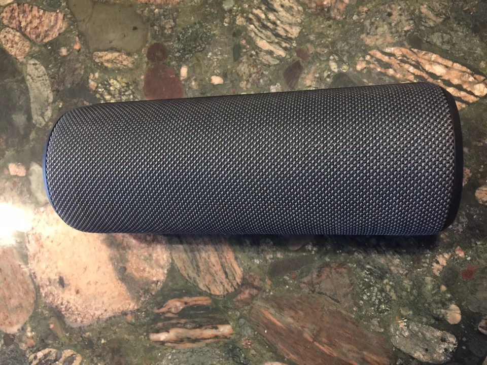 Ultimate Ears UE MegaBoom Altavoz Inalámbrico Bluetooth ¡Acentos Negros/Azules! Foto 4 de 4