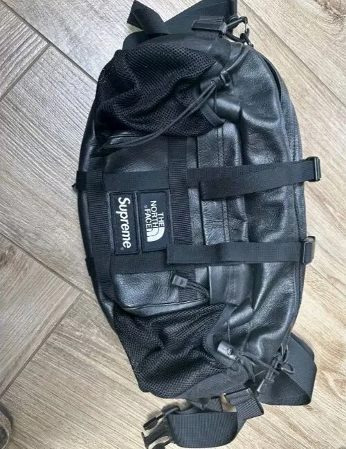 Sac FW18 Supreme x The North Face cuir taille montagne noir épaule cuir de vache
