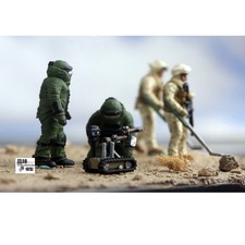 1/72 U.S. Demining and Bomb Disposal Team 4pcs man Robot Finished Colored Model