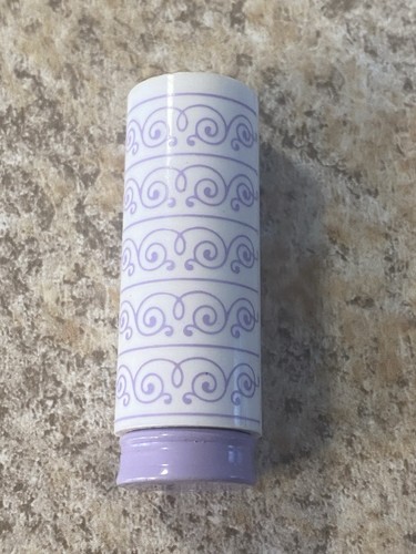 Tubo rossetto design pergamena metallo e plastica smaltato lavanda vintage anni '60 - Foto 1 di 6