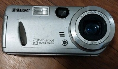 Sony Cyber-shot DSC-P52 3.2MP Digital Camera Silver Tested And Working
